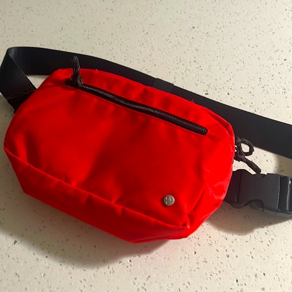 Zella Handbags - ZELLA
Convertible Belt Bag